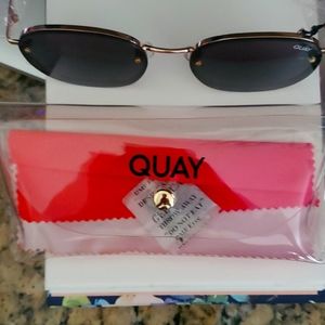 Quay poet sunglasses w case nwt